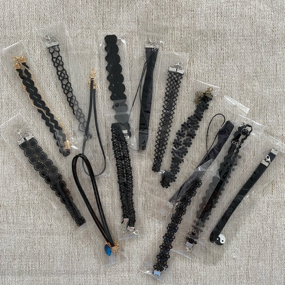 NEW BUNDLE OF 15 DIFFERENT CHOCK HOLD NECKLACES - Picture 1 of 7